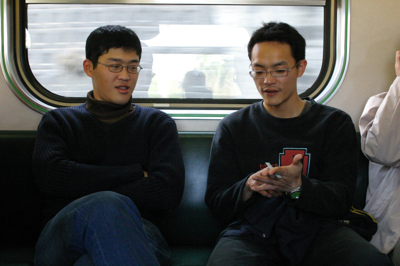 台灣鐵路旅遊攝影街拍帥哥阿兵哥的對話2005-02-10攝影照片11