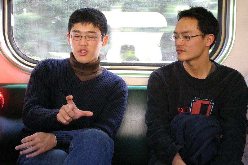 台灣鐵路旅遊攝影街拍帥哥阿兵哥的對話2005-02-10攝影照片25