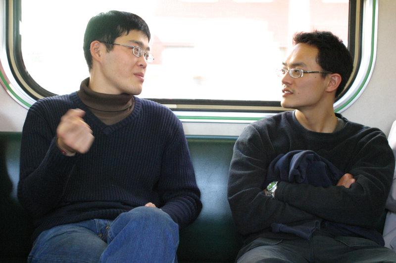 台灣鐵路旅遊攝影街拍帥哥阿兵哥的對話2005-02-10攝影照片34