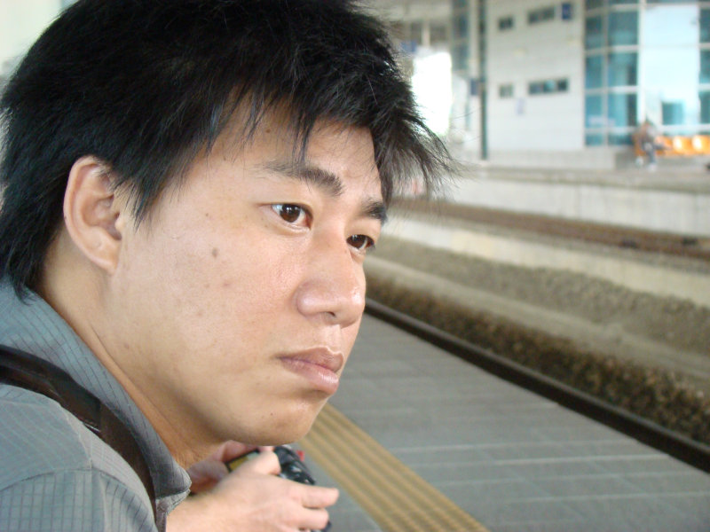 台灣鐵路旅遊攝影高鐵台鐵新烏日火車站月台旅客攝影照片109